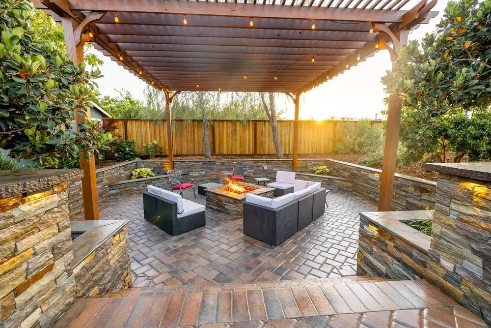Green Lion Outdoor Lighting & Planting project photo